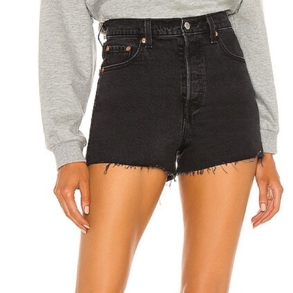 Levi’s Ribcage Black Denim Shorts - Picture 1 of 10